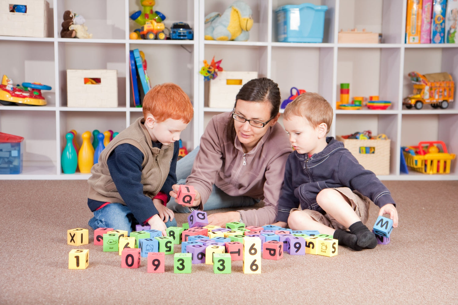 Best Montessori Toys by Age: Babies, Toddlers, Preschoolers (Parent-Friendly Guide)